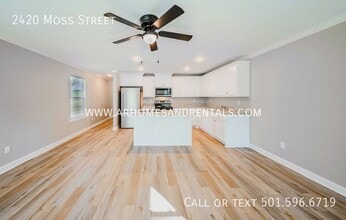 2420 Moss St in North Little Rock, AR - Building Photo - Building Photo