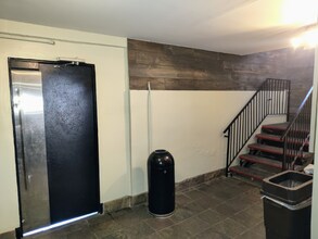 14746 Delano St in Los Angeles, CA - Foto de edificio - Building Photo