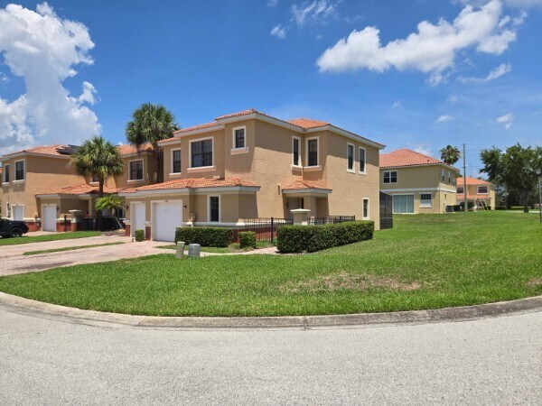 1250 Clove Dr in Poinciana, FL - Building Photo - Building Photo