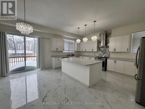 45 Sanford Cir in Springwater, ON - Building Photo - Building Photo