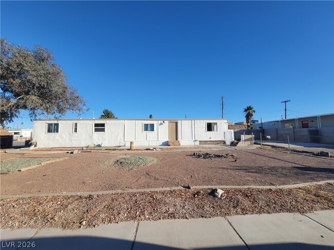 property at 1121 Pawnee Ln