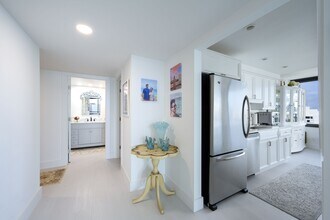 3589 S Ocean Blvd in South Palm Beach, FL - Building Photo - Building Photo