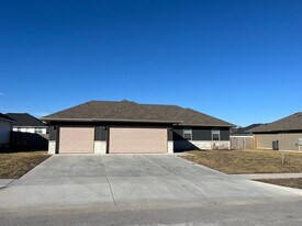 4377 W Skyler Dr in Springfield, MO - Building Photo