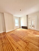 37 Green St in Kingston, NY - Building Photo