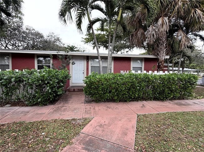 7160 Southgate Blvd in Tamarac, FL - Building Photo - Building Photo