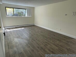 122 Dustin St, Unit 1 in Boston, MA - Foto de edificio - Building Photo