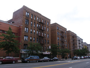 2201 Amsterdam Ave in New York, NY - Building Photo - Building Photo