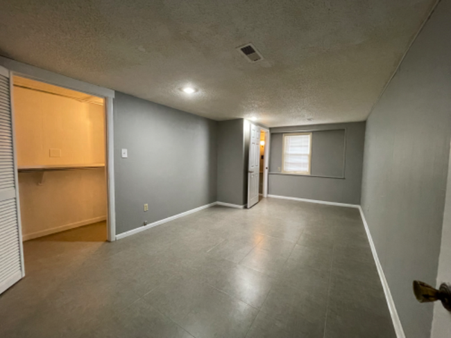 property at 104 S Oak Ridge Terrace