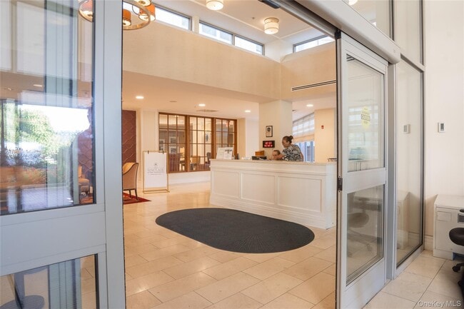 300 E Overlook in Port Washington, NY - Building Photo - Building Photo
