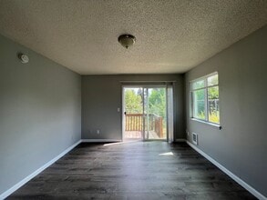 Ascot Place Apartments in Portland, OR - Building Photo - Interior Photo
