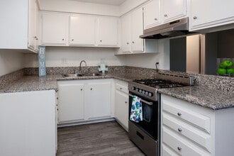 La Habra Hills Apartments in La Habra, CA - Foto de edificio - Interior Photo