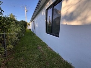2430 NW 22nd Rd in Fort Lauderdale, FL - Building Photo - Building Photo