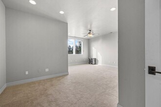 940 Palomino Dr in Grants Pass, OR - Foto de edificio - Building Photo