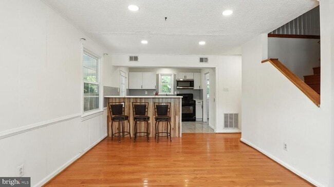 6911 Arlington Blvd in Falls Church, VA - Foto de edificio - Building Photo