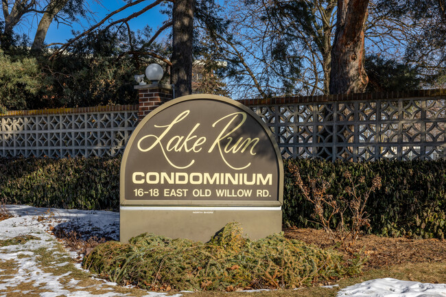 Lake Run Condominium in Prospect Heights, IL - Building Photo - Building Photo