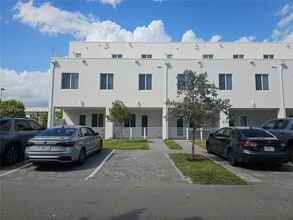 10250 NW 66th St in Doral, FL - Building Photo - Building Photo