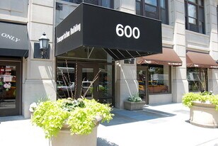 600 S Dearborn St in Chicago, IL - Building Photo