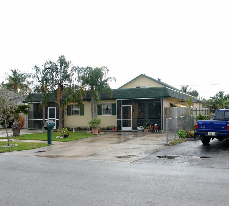 1924-1926 Roosevelt St in Hollywood, FL - Building Photo