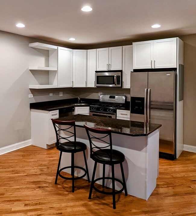 2619 N Harding Ave, Unit 1