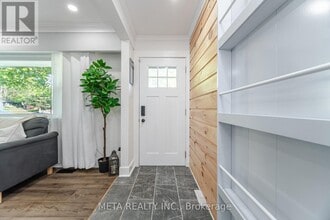 4 Greenview St in Guelph, ON - Building Photo - Building Photo