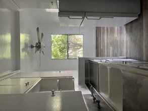 5140 Clinton Avenue in Los Angeles, CA - Building Photo - Building Photo