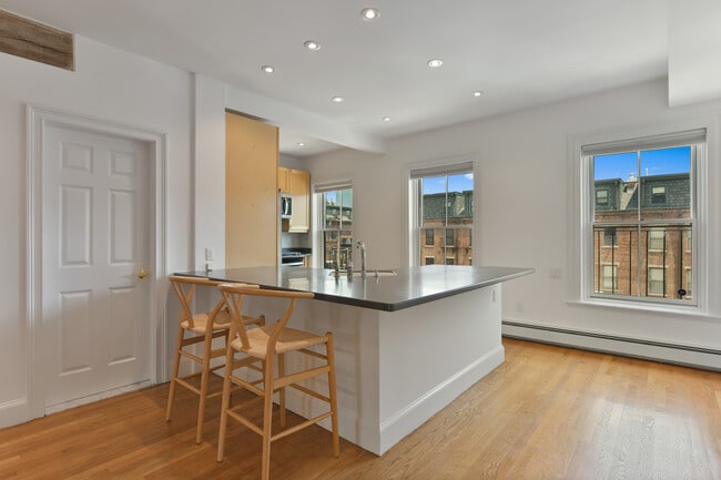 71 Rutland St, Unit 4 in Boston, MA - Building Photo - Building Photo