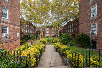 Regency Gardens in Flushing, NY - Building Photo - Building Photo