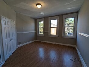 1209 E Oliver St in Baltimore, MD - Foto de edificio - Building Photo