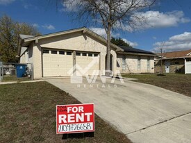 5019 Starfire St in Kirby, TX - Building Photo