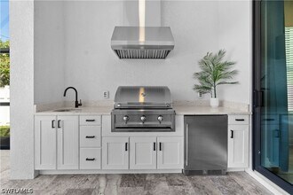 551 97th Ave N in Naples, FL - Building Photo - Building Photo