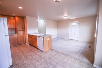 3161 Juniper Ridge Dr in Medford, OR - Building Photo - Building Photo