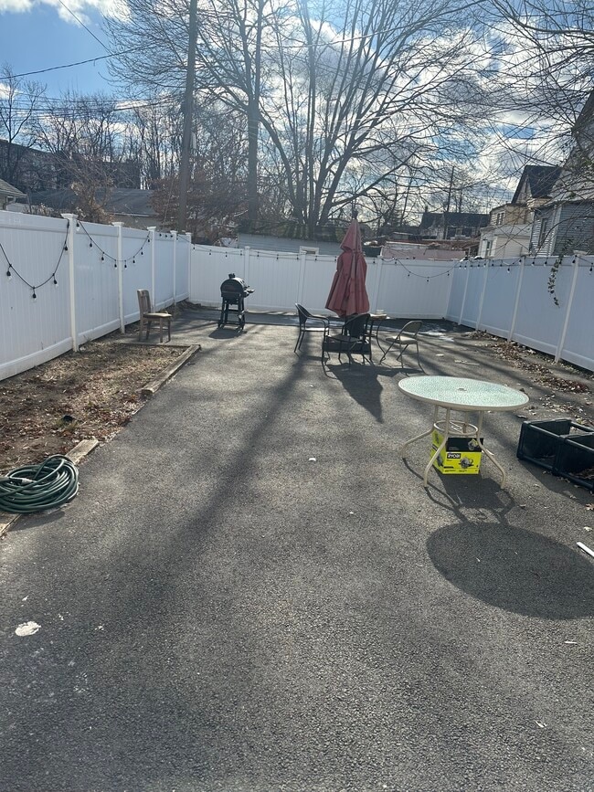 19 Dodd St, Unit first floor in East Orange, NJ - Foto de edificio - Building Photo