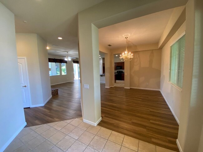 2528 Granite Park Ln in Elk Grove, CA - Building Photo - Building Photo