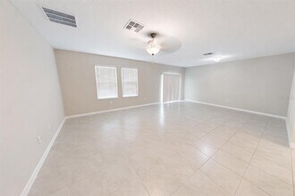 5355 Night Tide Ln in Wimauma, FL - Building Photo - Building Photo