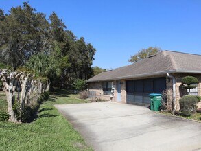 2052 Watersedge Dr in Deltona, FL - Building Photo - Building Photo