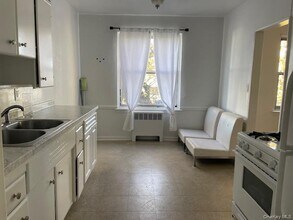 284 Central Ave in Lawrence, NY - Building Photo - Building Photo