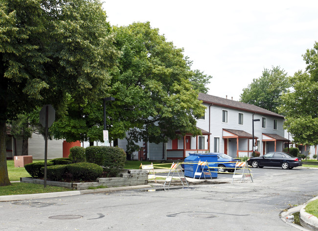 Woodcraft Square Apartments in Monroe, MI - Foto de edificio - Building Photo