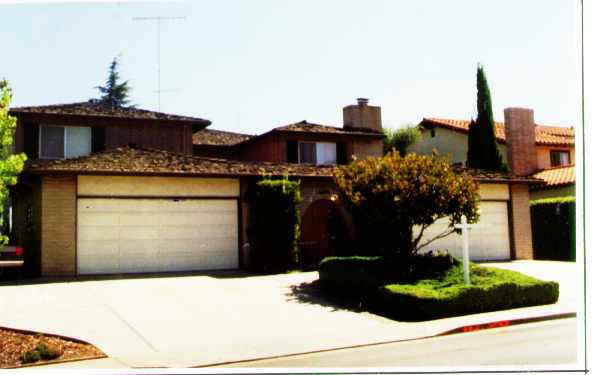 10322 Alpine Dr in Cupertino, CA - Foto de edificio - Building Photo