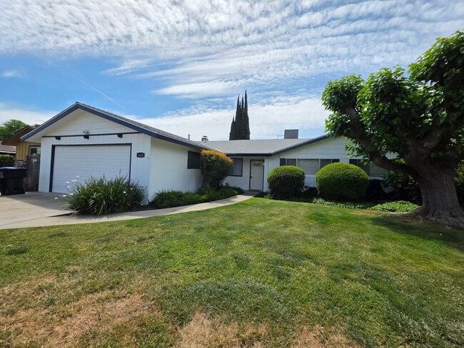 property at 1423 W Cambridge Ave