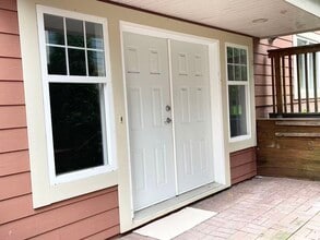 16 Cliffwood Dr in Port Moody, BC - Building Photo - Building Photo