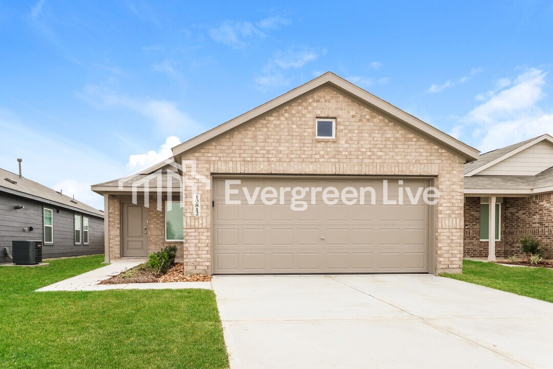 10812 Bird Of Paradise Ln in Houston, TX - Foto de edificio