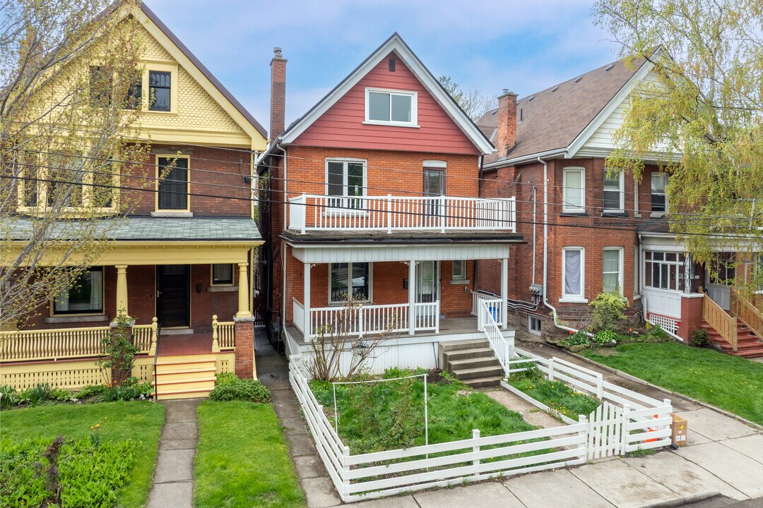 62 Holton Avenue South in Hamilton, ON - Building Photo
