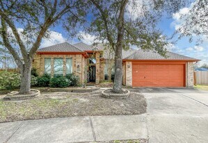 179 Greenridge Cir in League City, TX - Building Photo