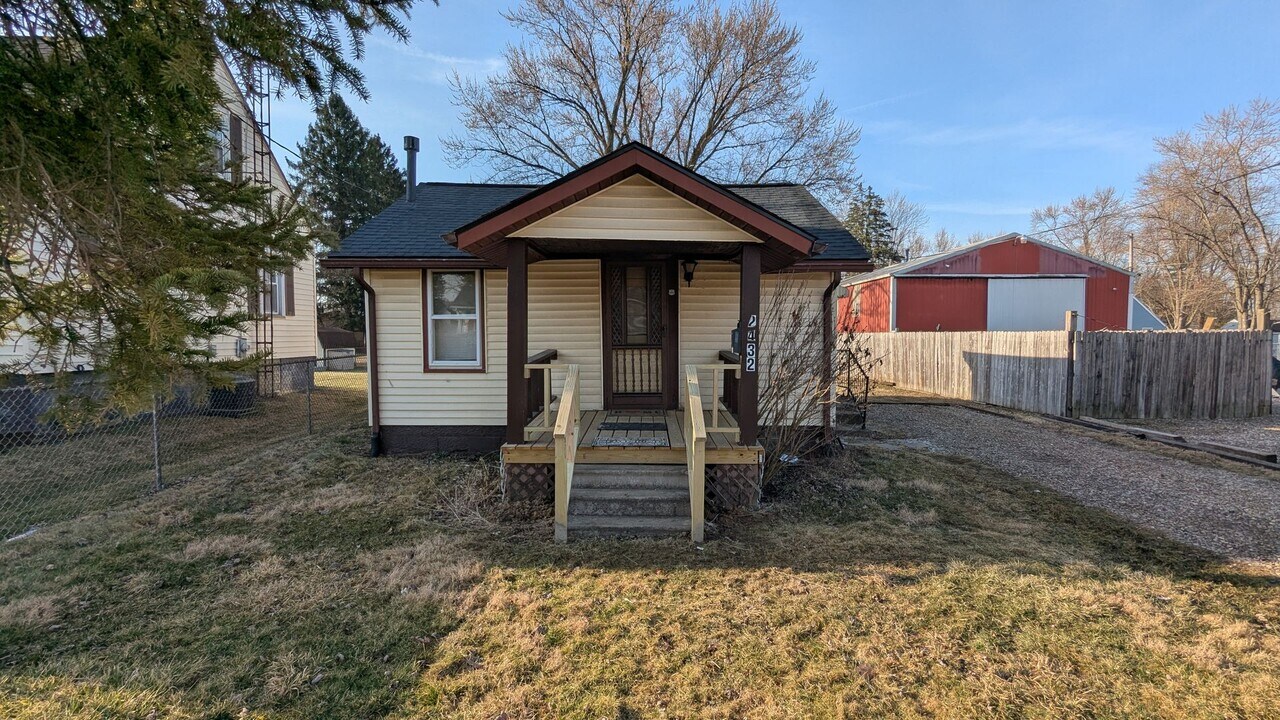2432 31st St NE in Canton, OH - Building Photo