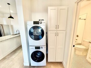 2102 Mechanic St, Unit 203 in Galveston, TX - Building Photo - Building Photo