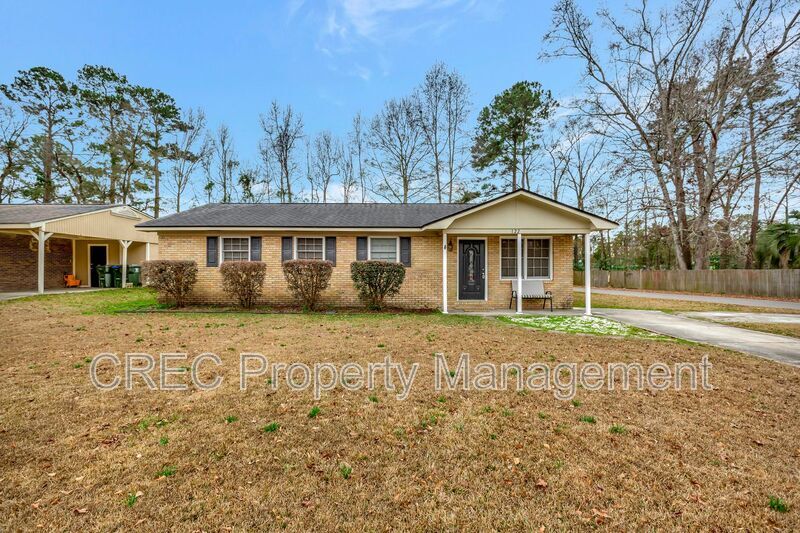 122 Longleaf Dr in Summerville, SC - Building Photo