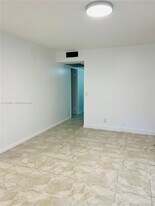 13455 SW 9th Ct in Pembroke Pines, FL - Building Photo