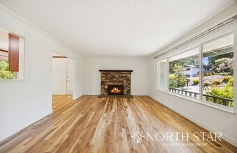 731 Briercliff Ln in Lake Oswego, OR - Building Photo - Building Photo