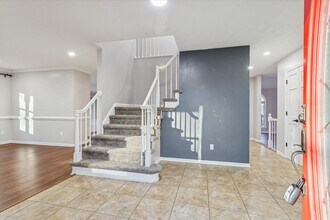 102 Whispering Way in Yorktown, VA - Building Photo - Building Photo