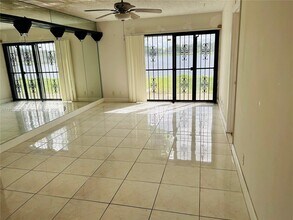 8720 N Sherman Cir in Miramar, FL - Building Photo - Building Photo